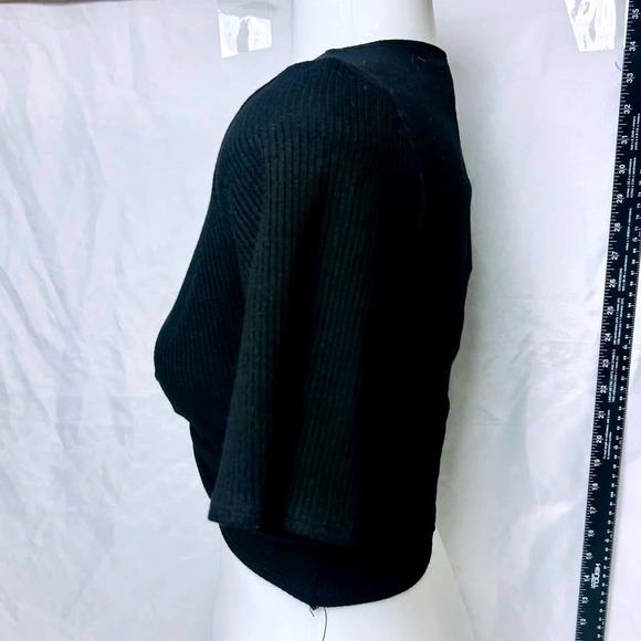Reformation ~ Black Ribbed ~ Twist Front V-Neck Crop Top ~ Short Sleeve ~ XS NWT - Picture 4 of 10